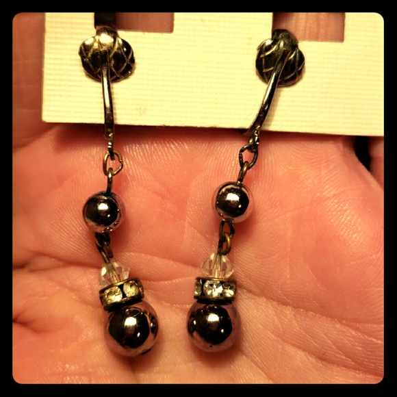 Vintage gunmetal rhinestone clip dangle earrings - Picture 2 of 4